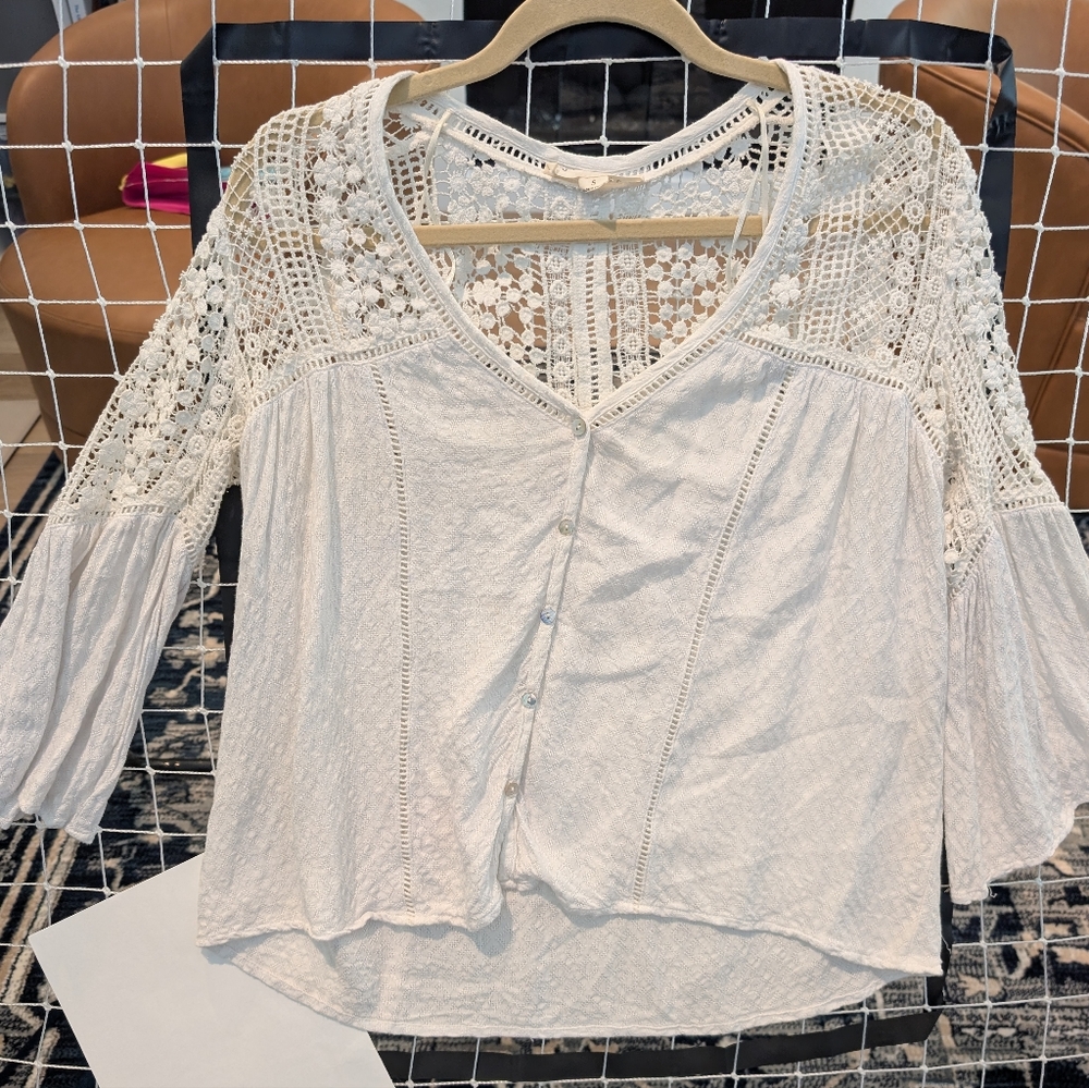 Light cream/white lace floral top